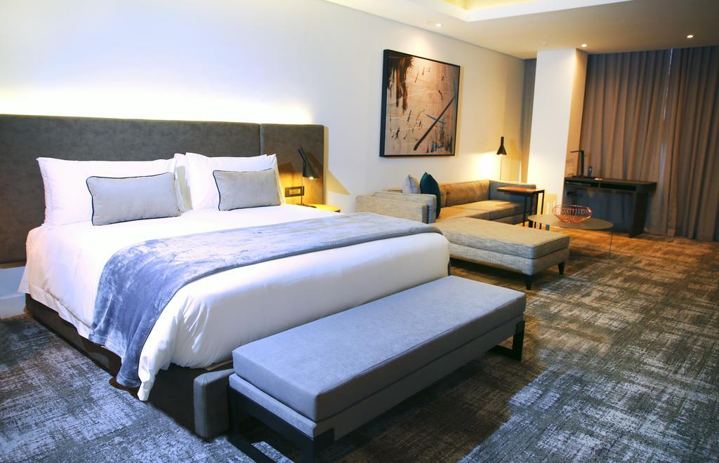 The Capital Mirage Aparthotel Kapstaden Rum bild